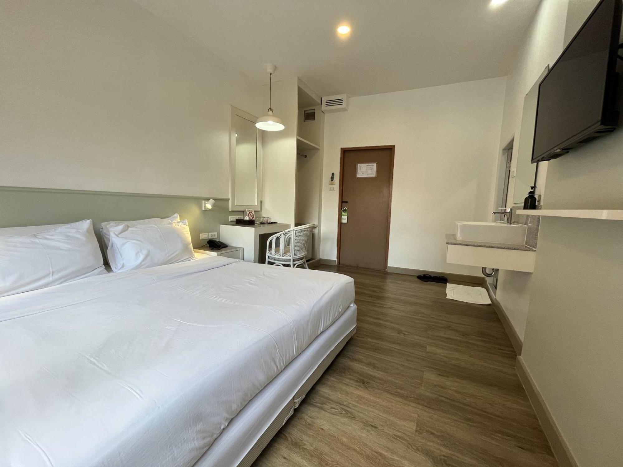 Dhevaraj Hotel Нан Екстериор снимка