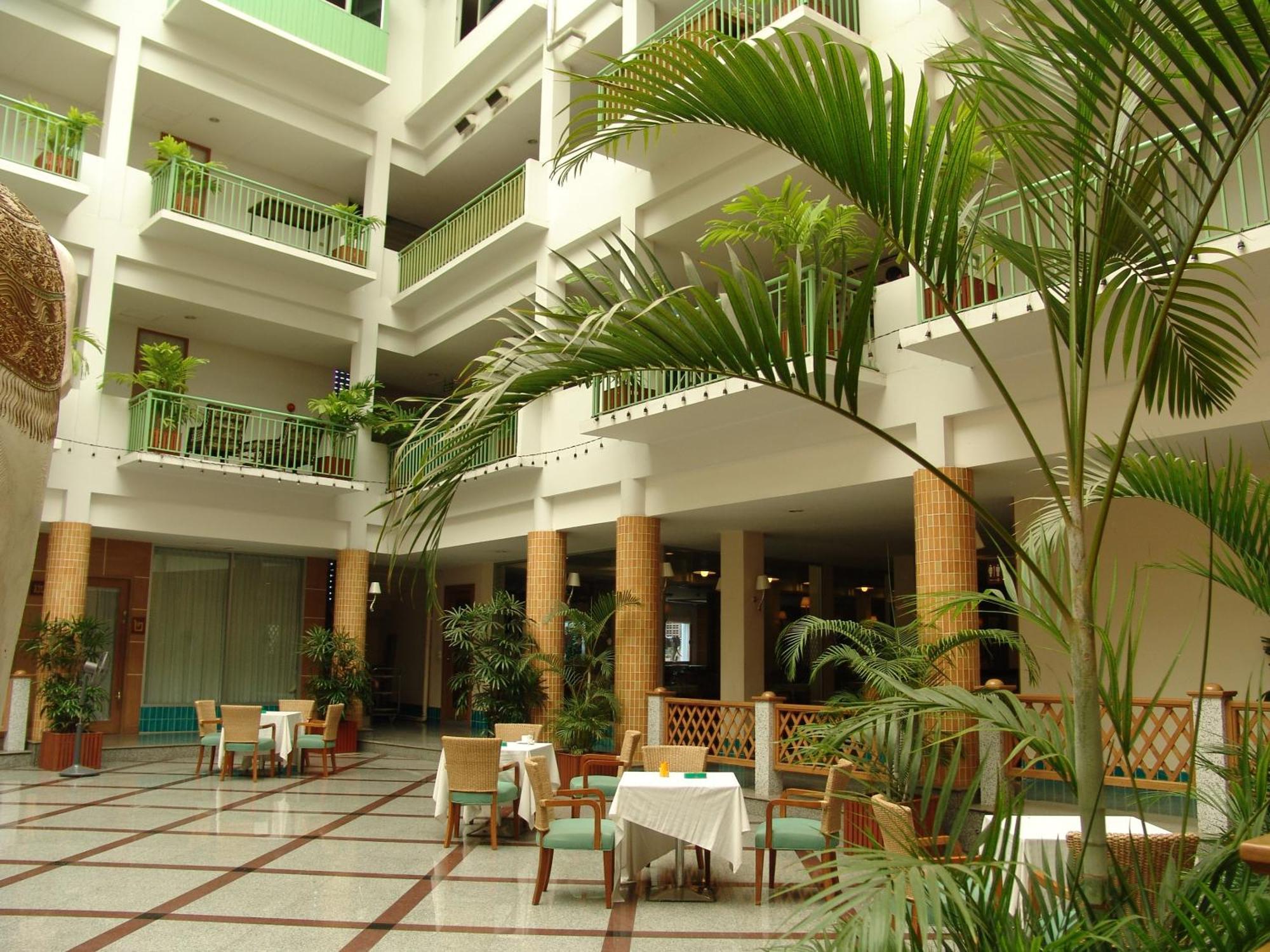 Dhevaraj Hotel Нан Екстериор снимка