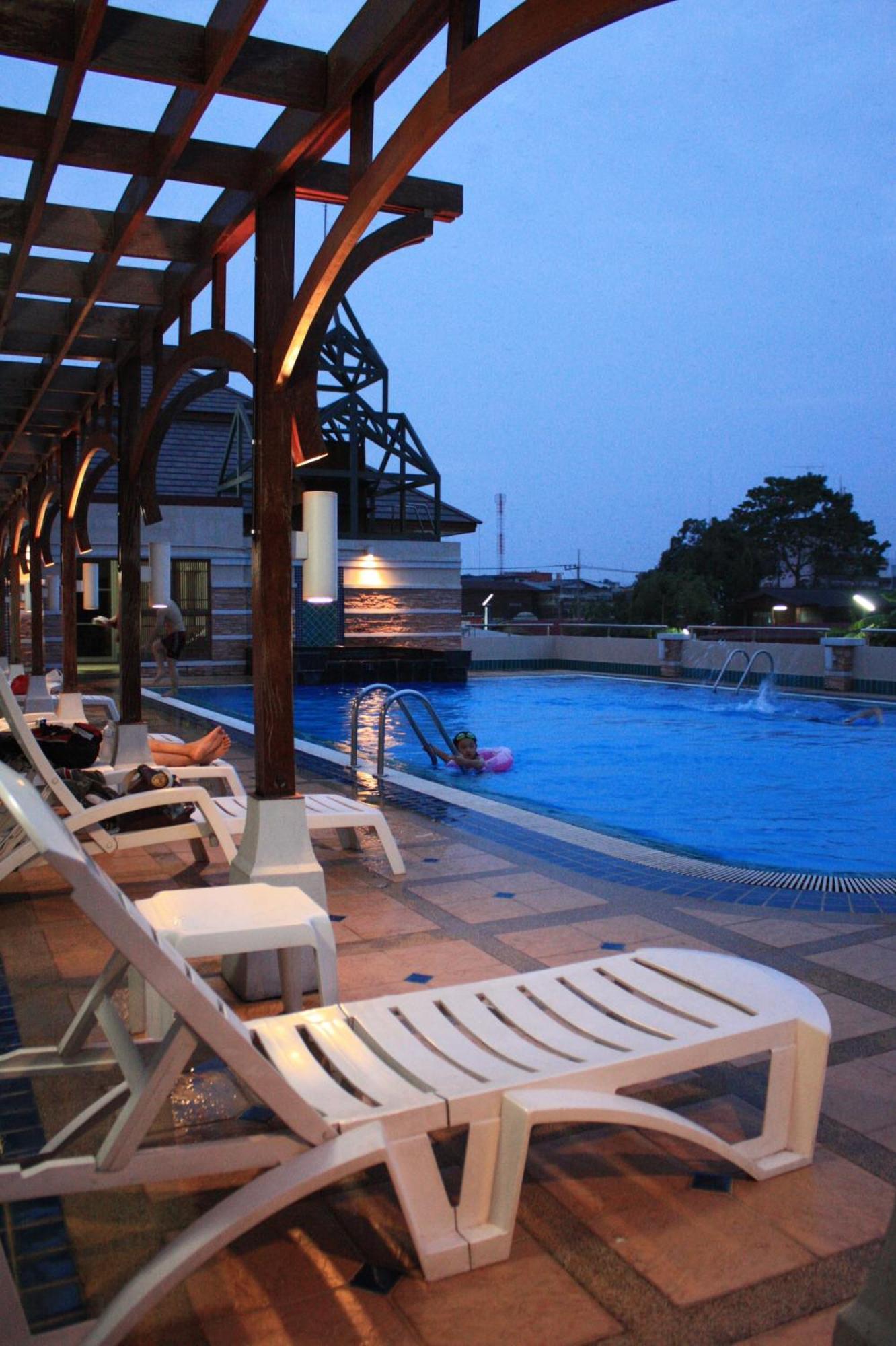 Dhevaraj Hotel Нан Екстериор снимка