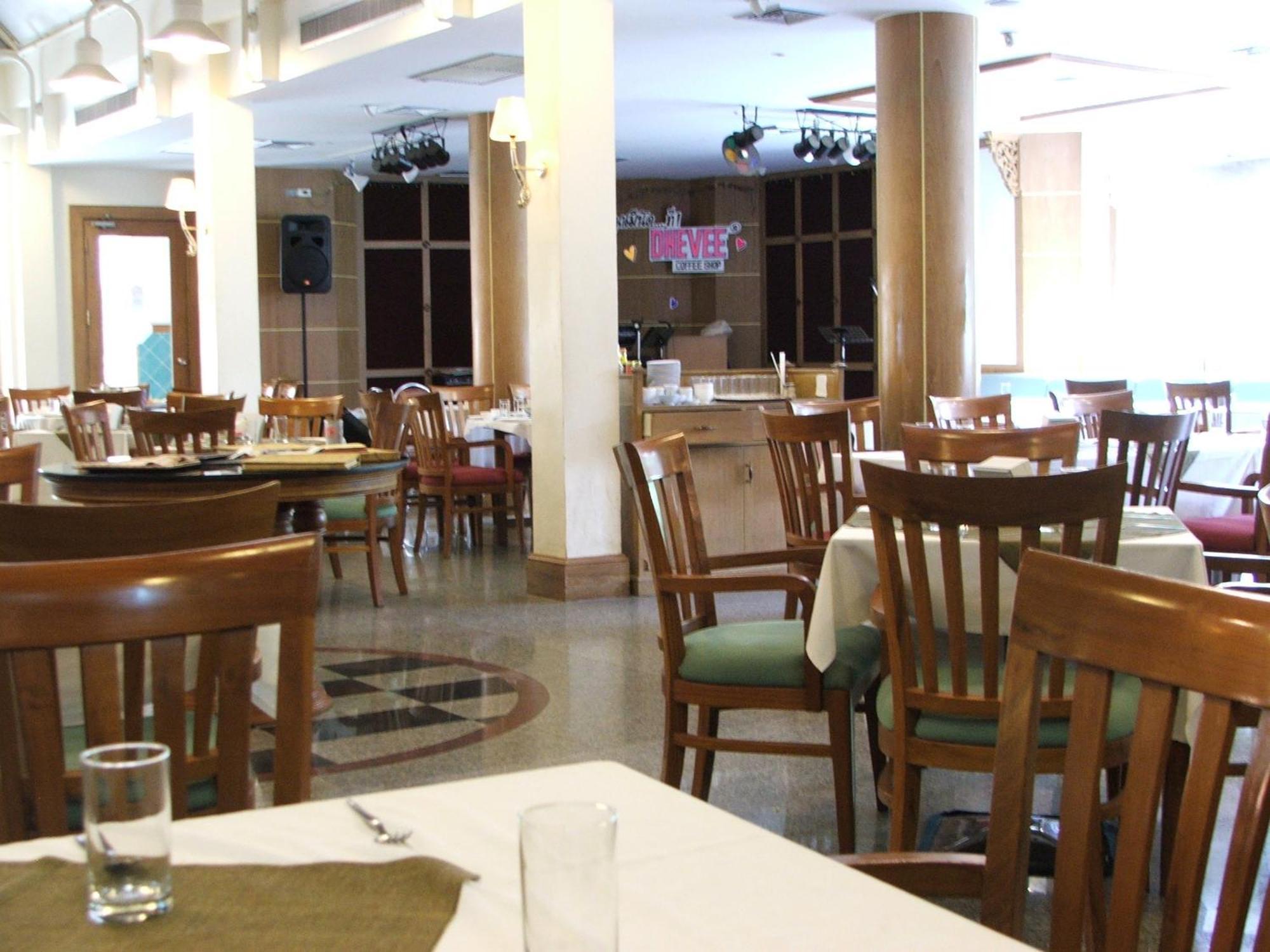 Dhevaraj Hotel Нан Екстериор снимка