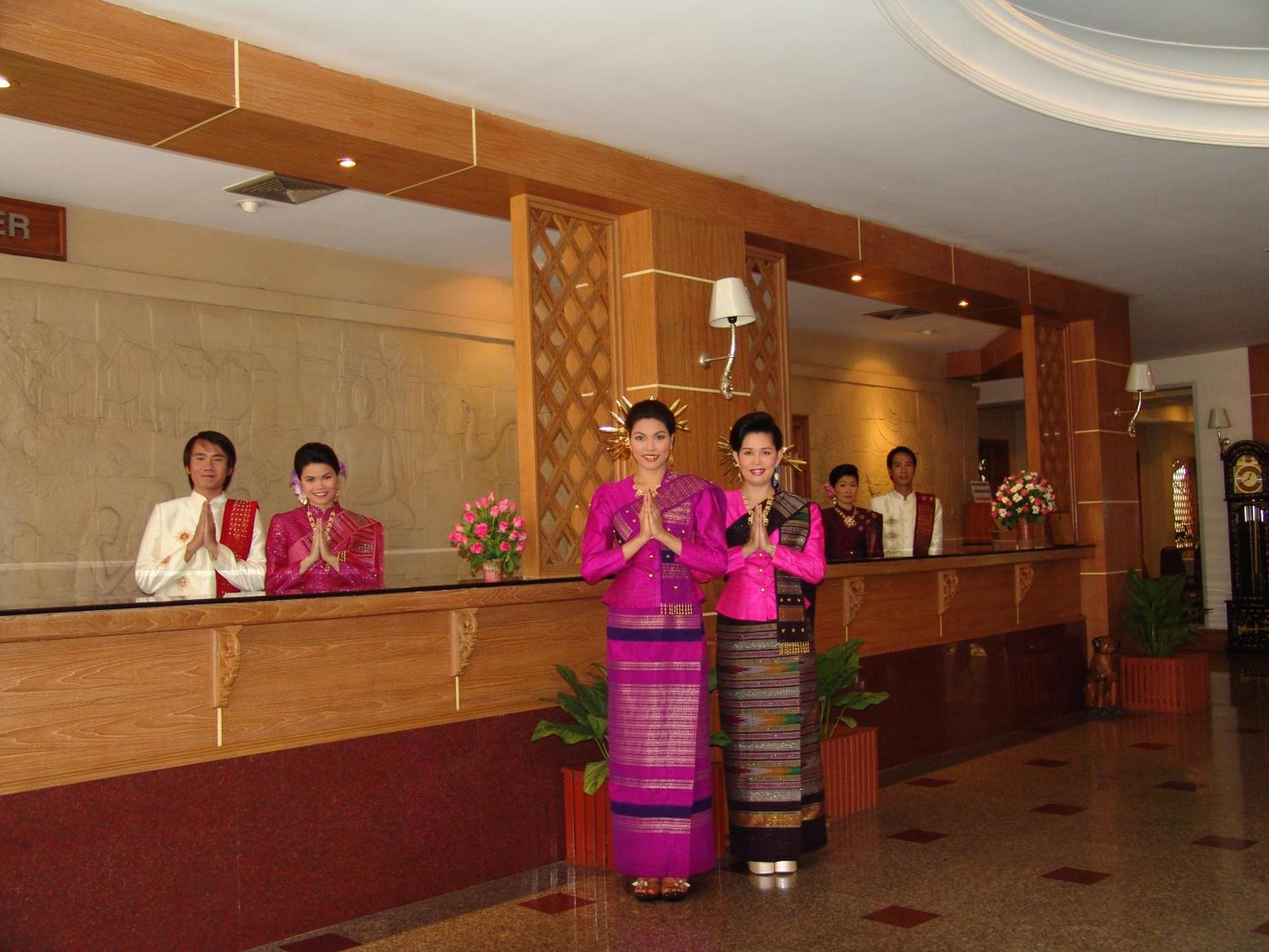 Dhevaraj Hotel Нан Екстериор снимка