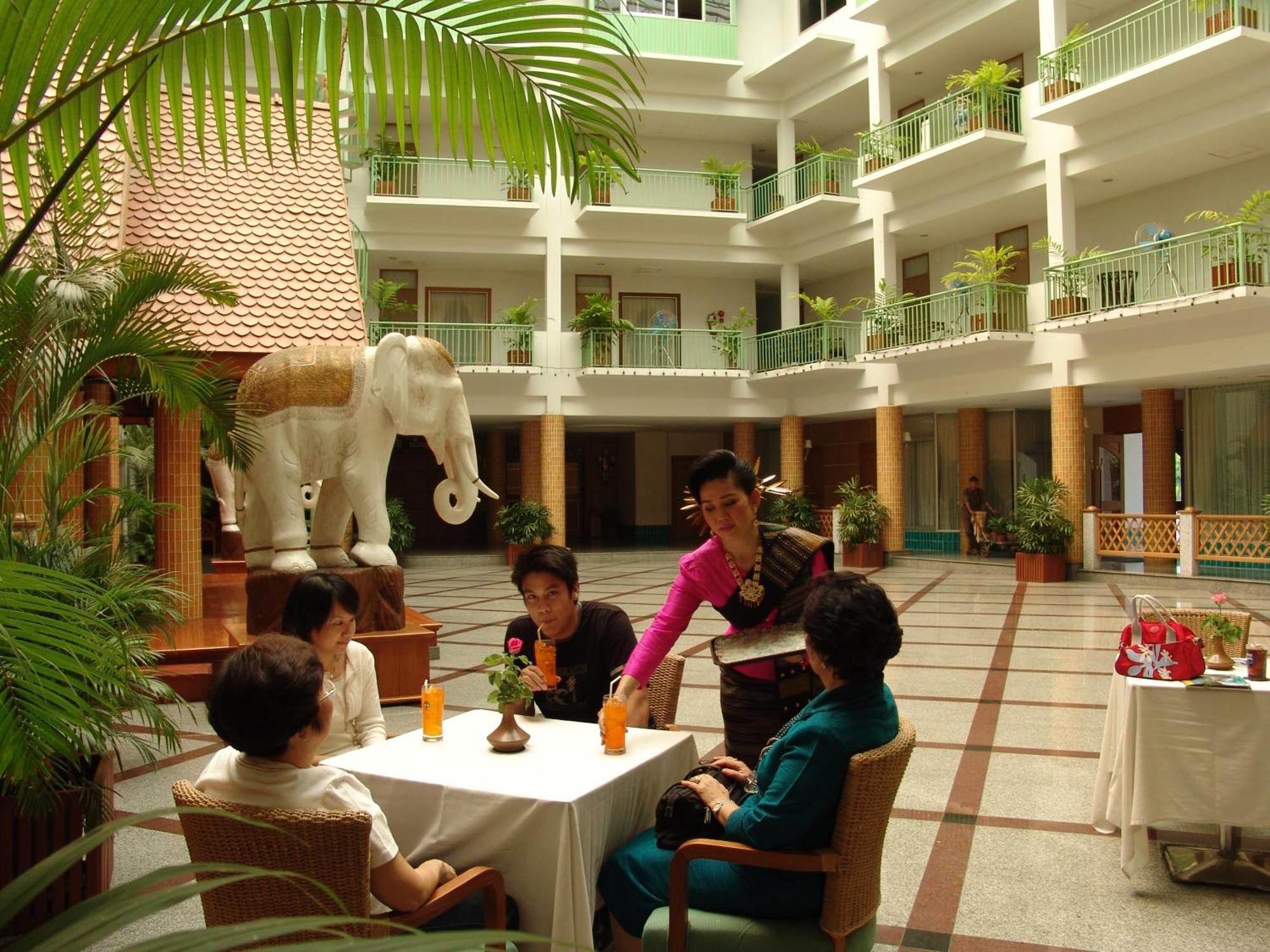 Dhevaraj Hotel Нан Екстериор снимка