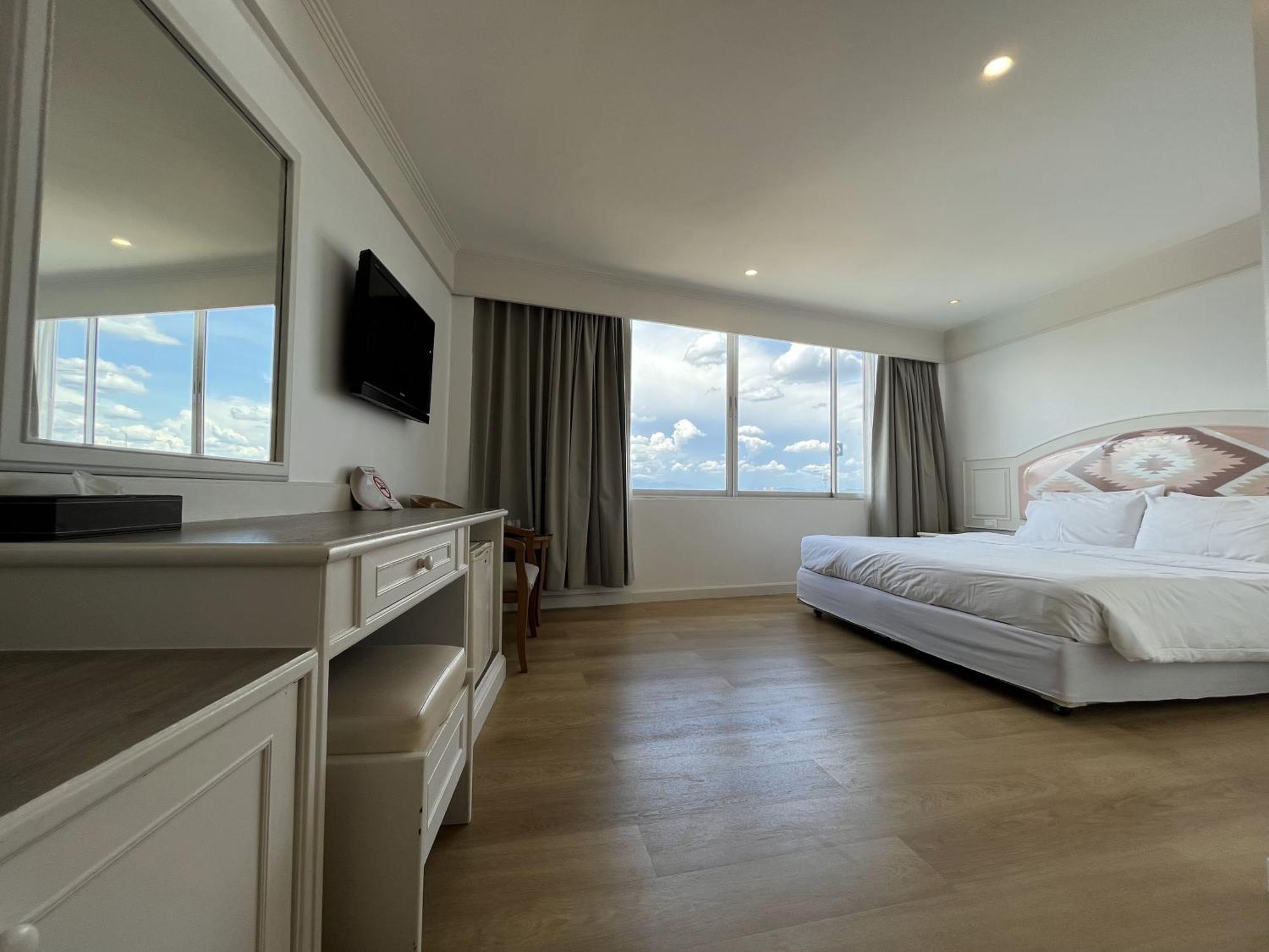 Dhevaraj Hotel Нан Екстериор снимка
