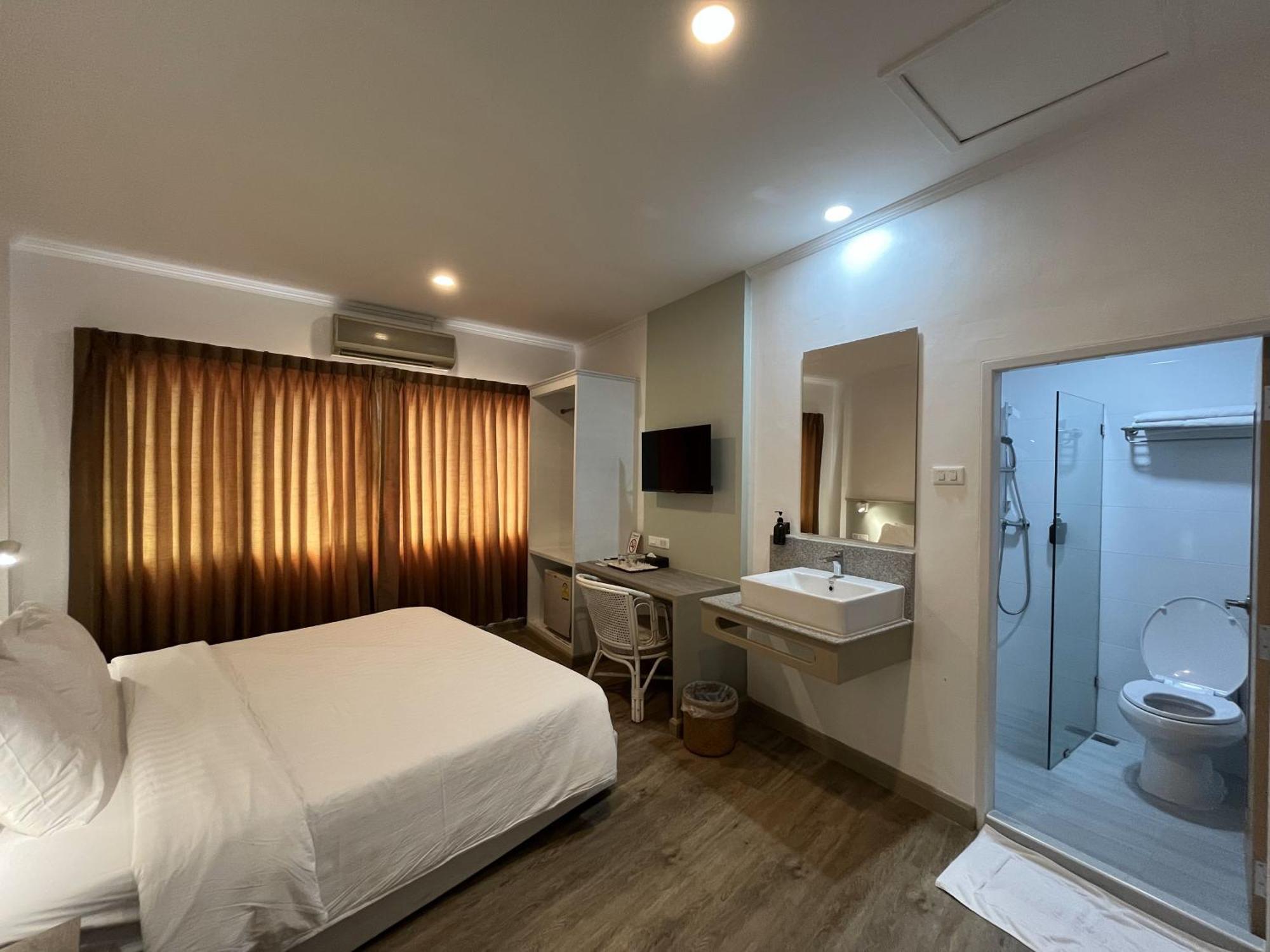 Dhevaraj Hotel Нан Екстериор снимка