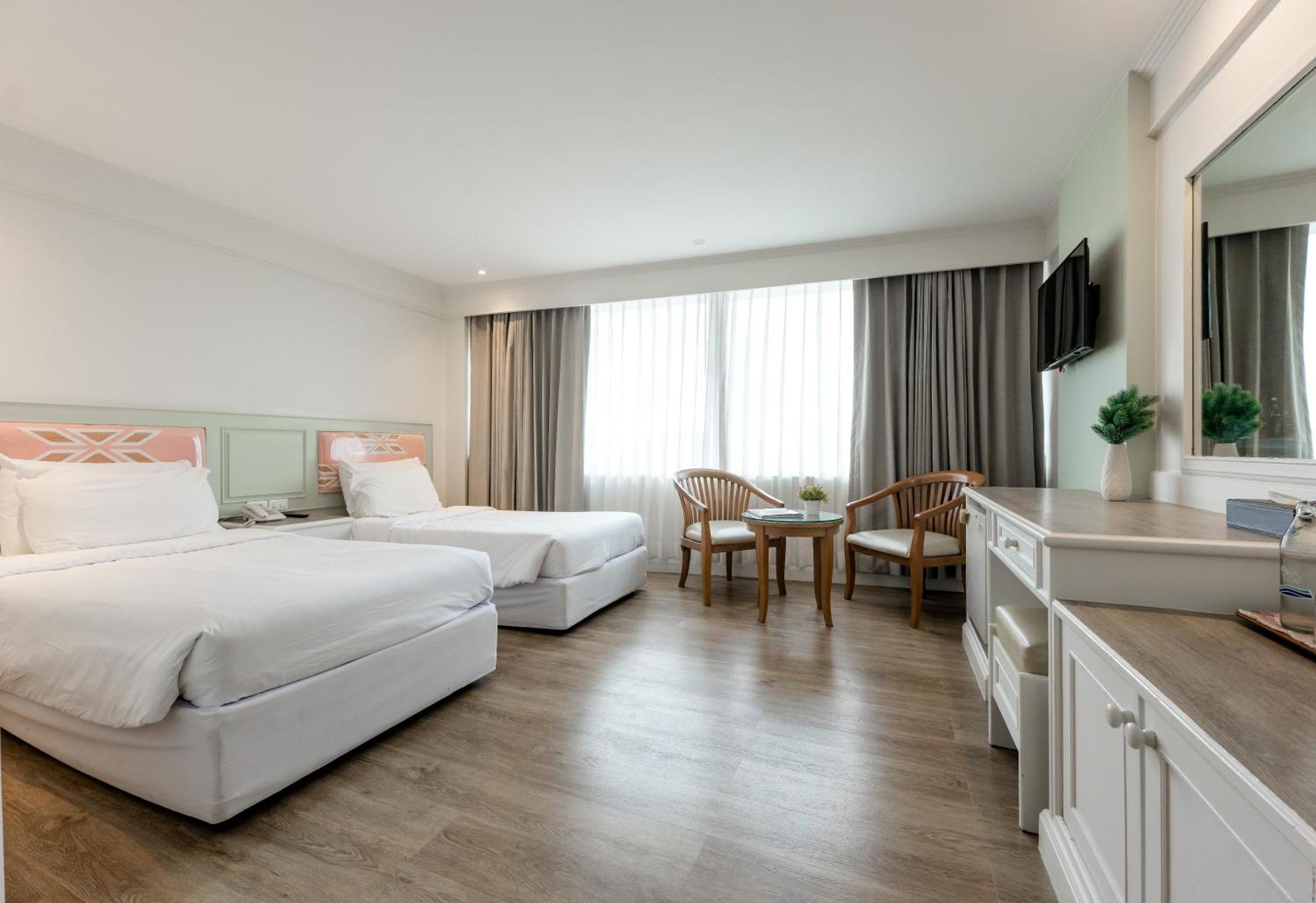 Dhevaraj Hotel Нан Екстериор снимка