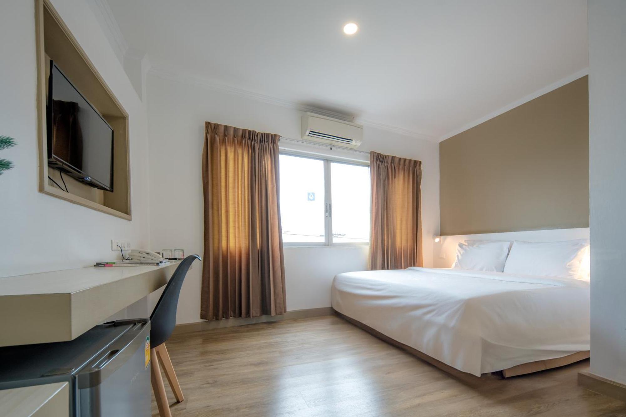 Dhevaraj Hotel Нан Екстериор снимка