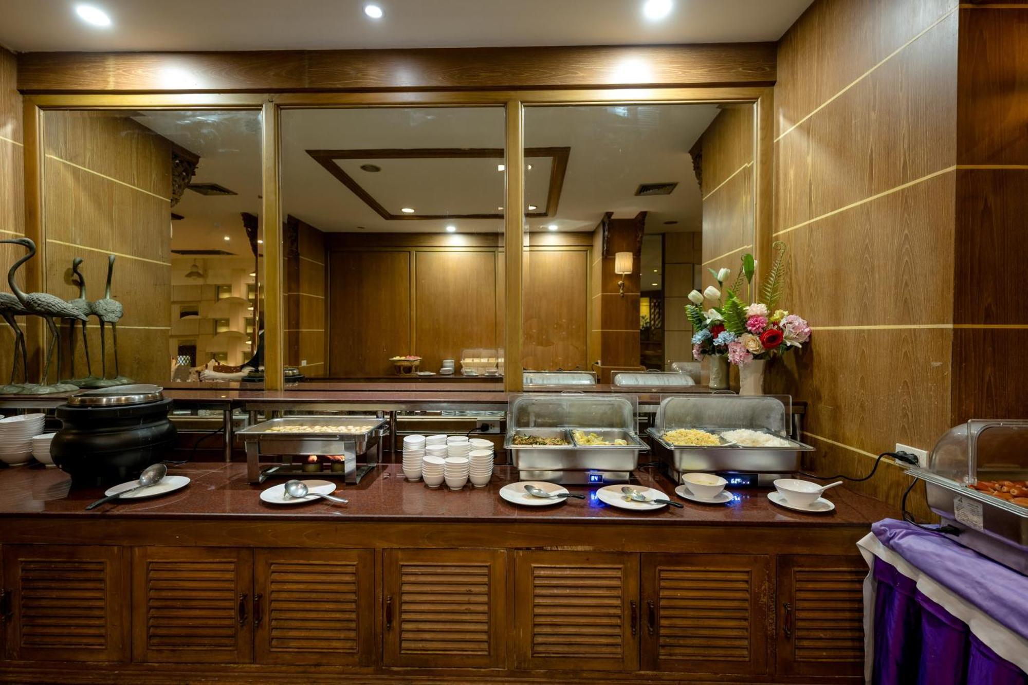Dhevaraj Hotel Нан Екстериор снимка