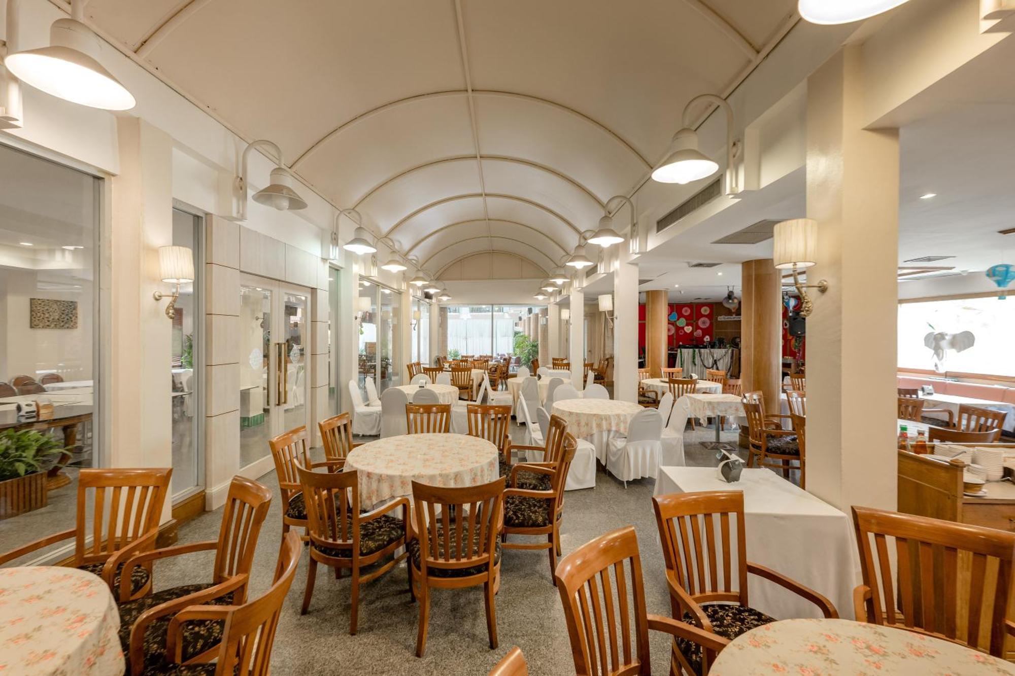 Dhevaraj Hotel Нан Екстериор снимка