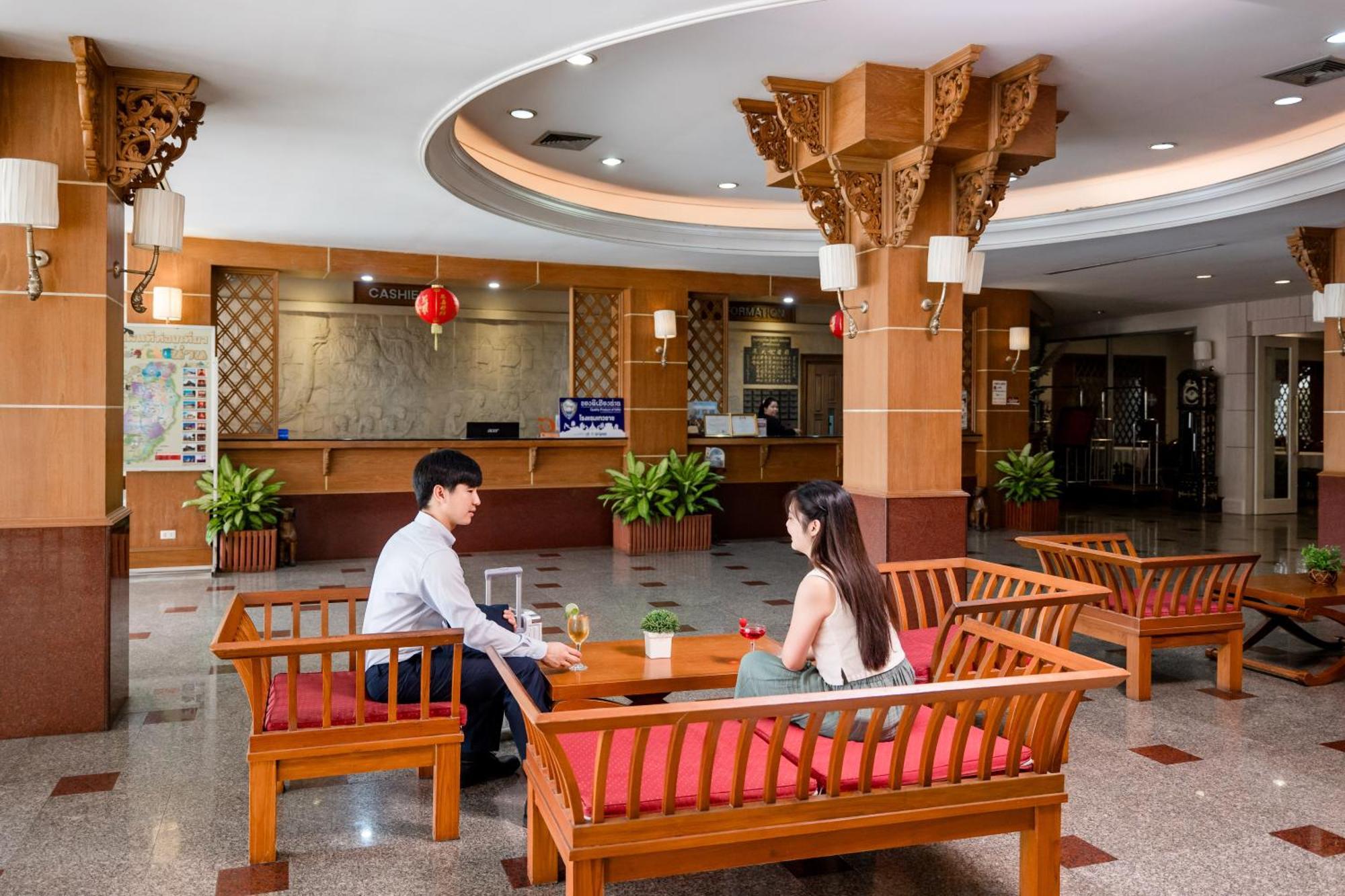 Dhevaraj Hotel Нан Екстериор снимка
