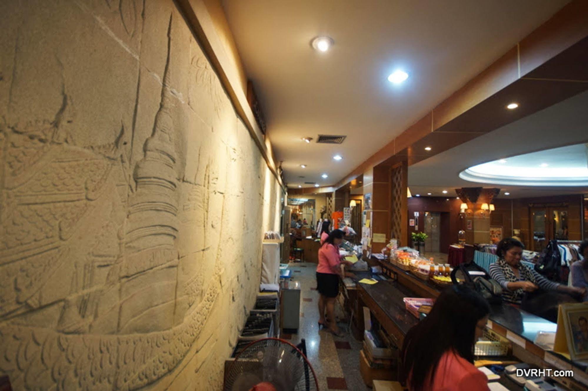 Dhevaraj Hotel Нан Екстериор снимка