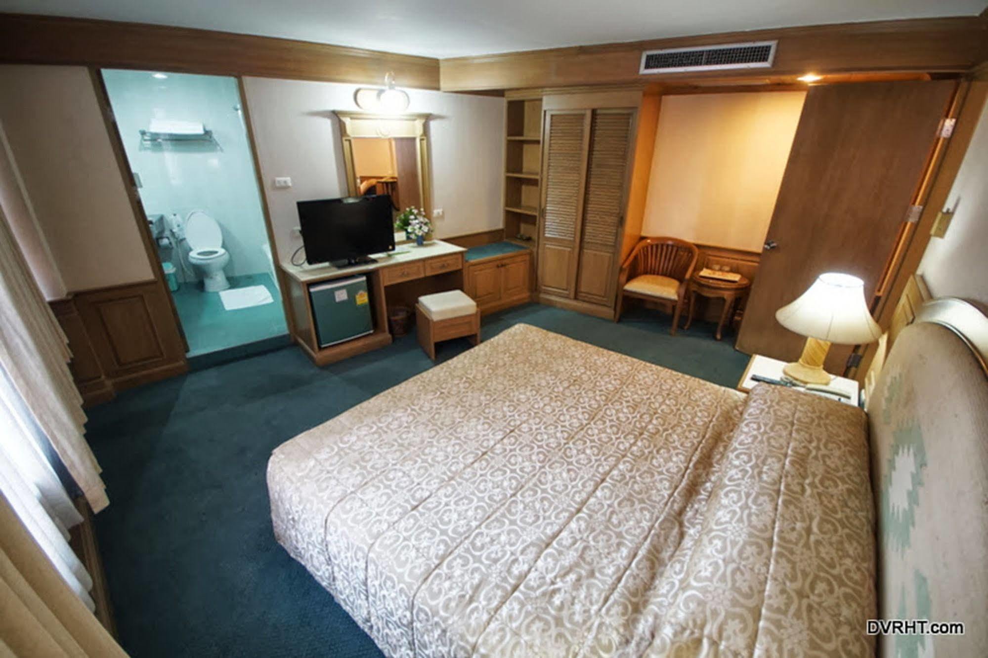Dhevaraj Hotel Нан Екстериор снимка