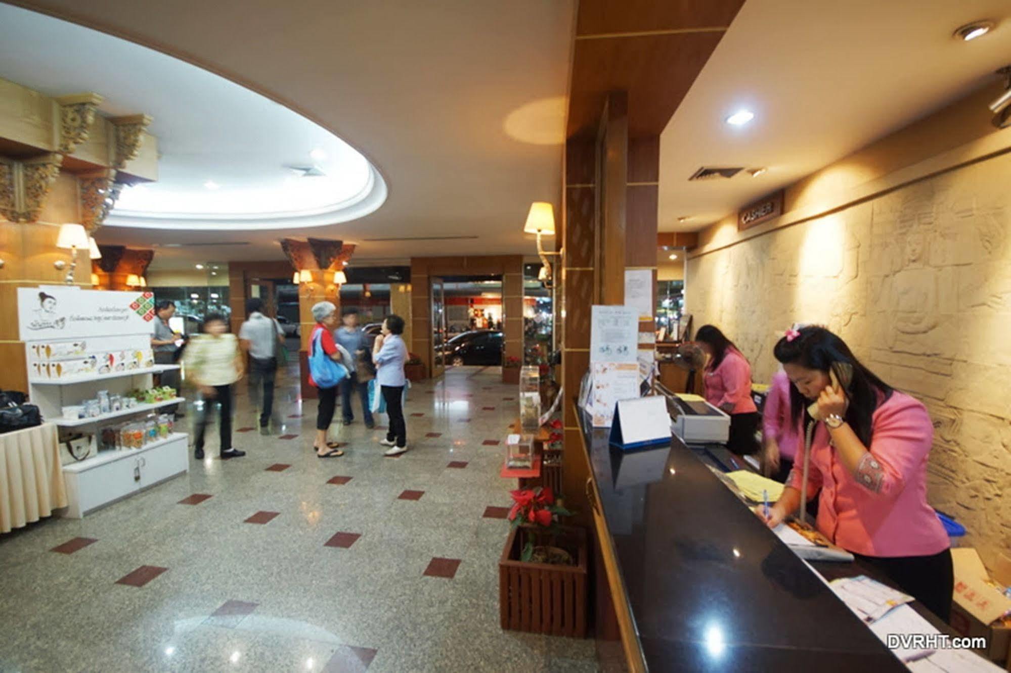 Dhevaraj Hotel Нан Екстериор снимка