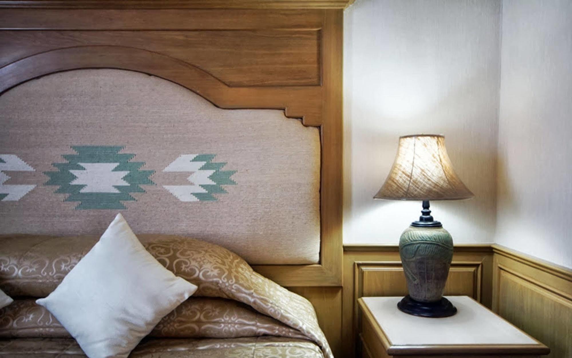 Dhevaraj Hotel Нан Екстериор снимка