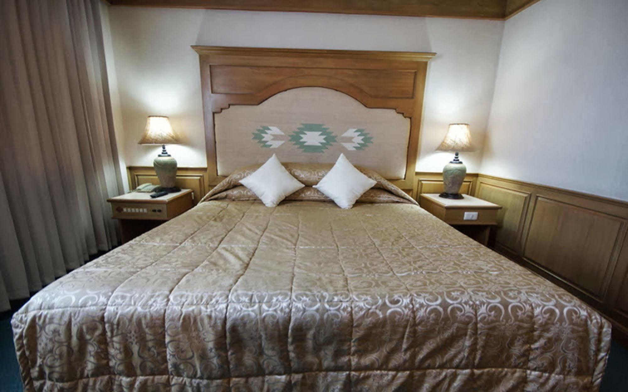 Dhevaraj Hotel Нан Екстериор снимка